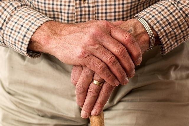 Importancia⁣ de la hidratación en ancianos con ⁤disfagia