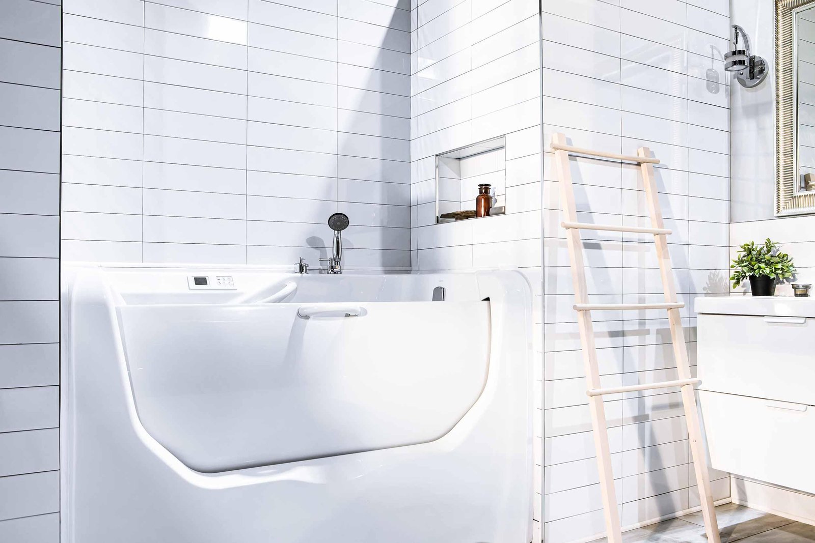 Consejos prácticos para la instalación y el mantenimiento de bañeras adaptadas