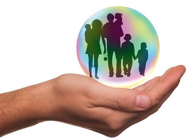 Comparativa de las mejores aseguradoras para mayores de 85 años