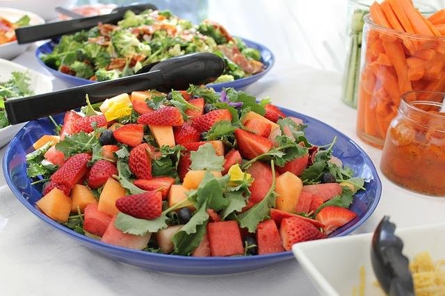 Opciones de catering y ⁤menús personalizados que adaptan la celebración al gusto del homenajeado